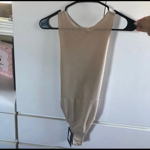 PrettyLittleThing bodysuit - Picture 2 of 3